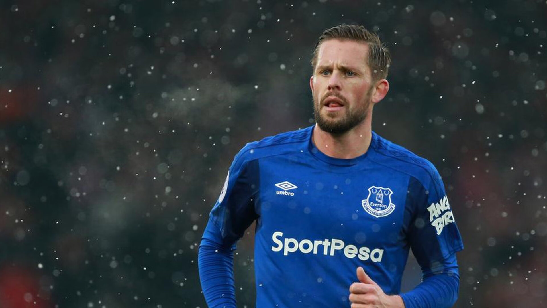 九游软件-英超裁判使用语义情境回放减少比赛中争议焦点失控，英超裁判安排