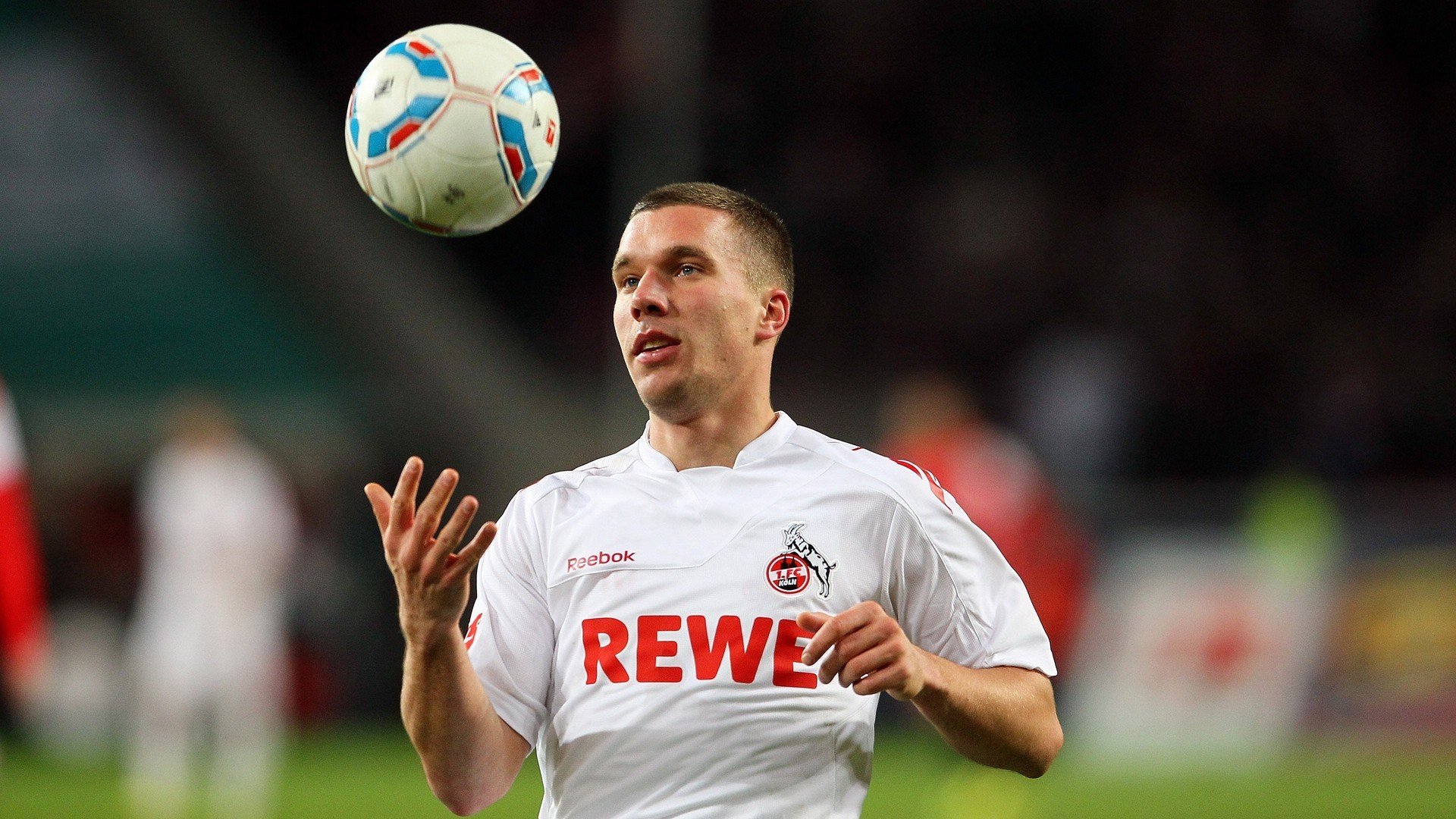 九游电竞平台官网-决赛气氛火爆，球迷激情四溢，决赛进球视频